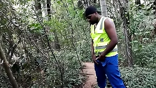Trabalhador mijando