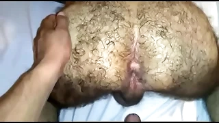 Mariomashot94 en pose de Kamasutra2 enseña culo velludo y frota con los pies a pasivo de Xvideos que se exita y tiene ereccciòn